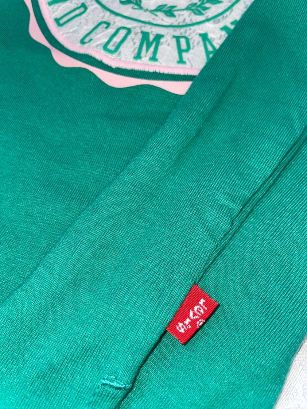 NWT Women’s Levi's Green Tee with Pink Logo & Trim. Size XS. - Picture 6 of 6
